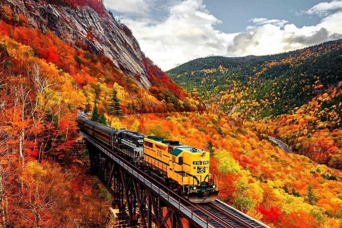 Your Perfect New Hampshire Fall Train Ride Along A Lesser-Known Scenic Valley