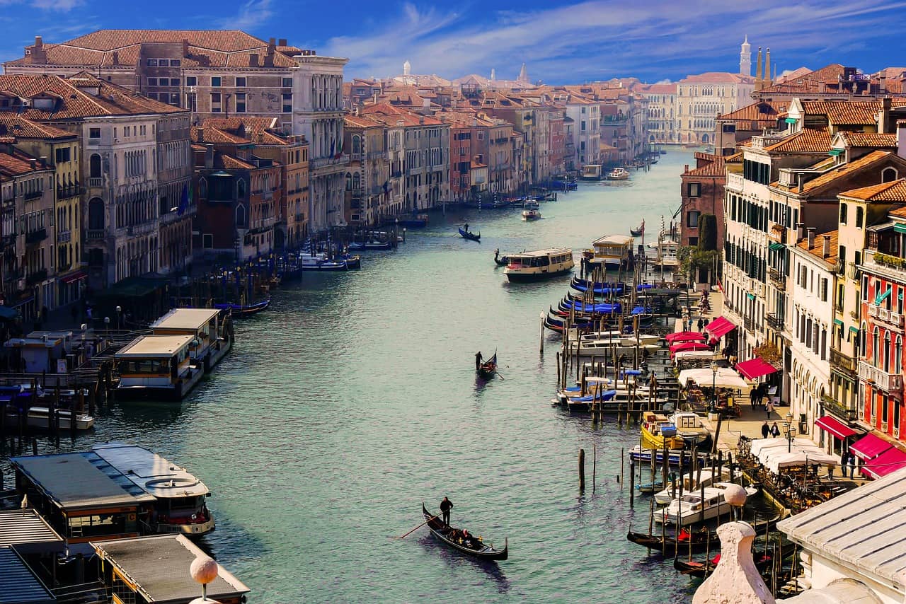10 Best Hostels in VENICE for Solo Travelers, Party & Chill 2022