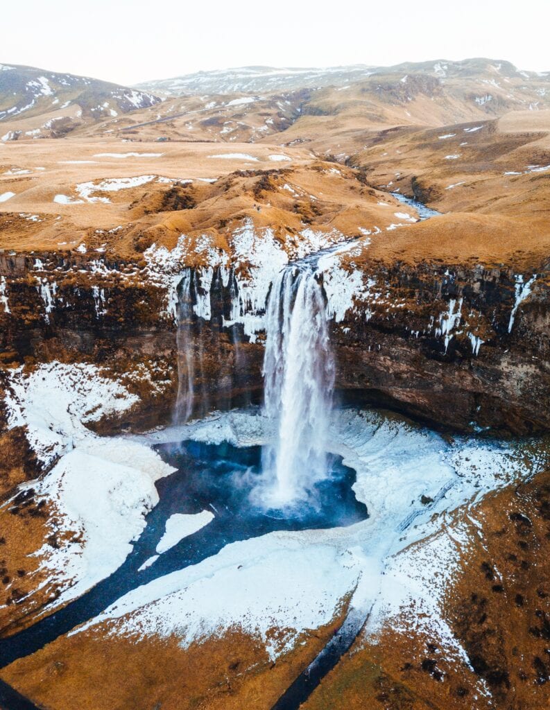 iceland is not open to tourism, only for essential travel (updated)