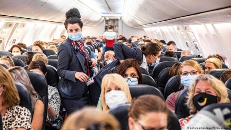 Despite-CDC-urging-them-not-to-850000-passengers-flew-across-the-US-on-Dec-24