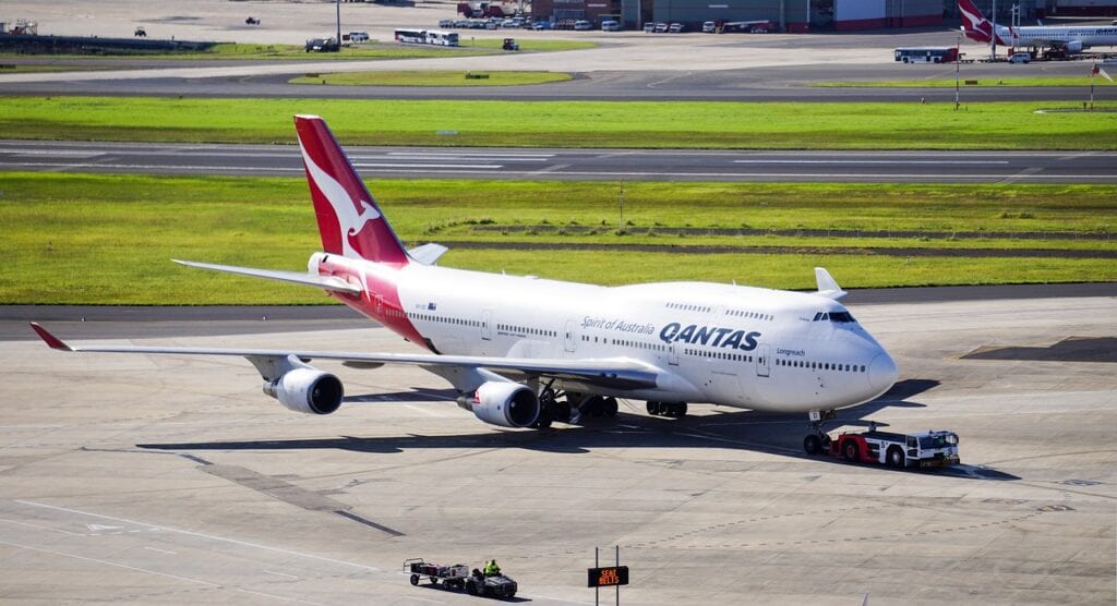 Qantas-to-resume-flights-until-the-middle-of-2021