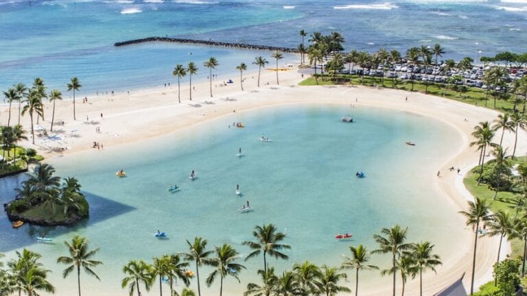 Hawaii progressively reopening tourist attractions
