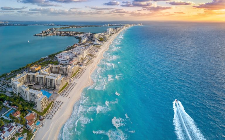 Cancun Breaks Record With Over 1.6 Million Tourists in September