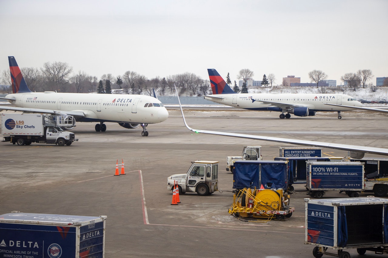 delta airplanes at the airport