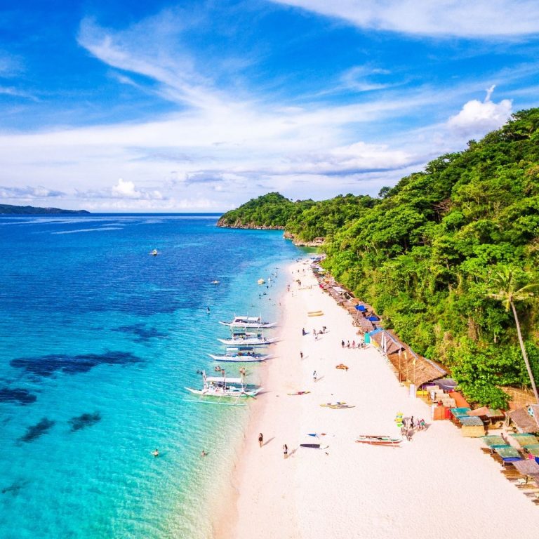 Philippines Suspends Reopening for Tourism Due To a New Variant