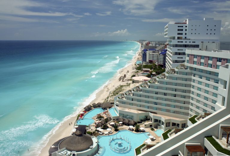 Cancun Hotels Nearly Sold Out Despite Bad Weather, Restrictions and Omicron