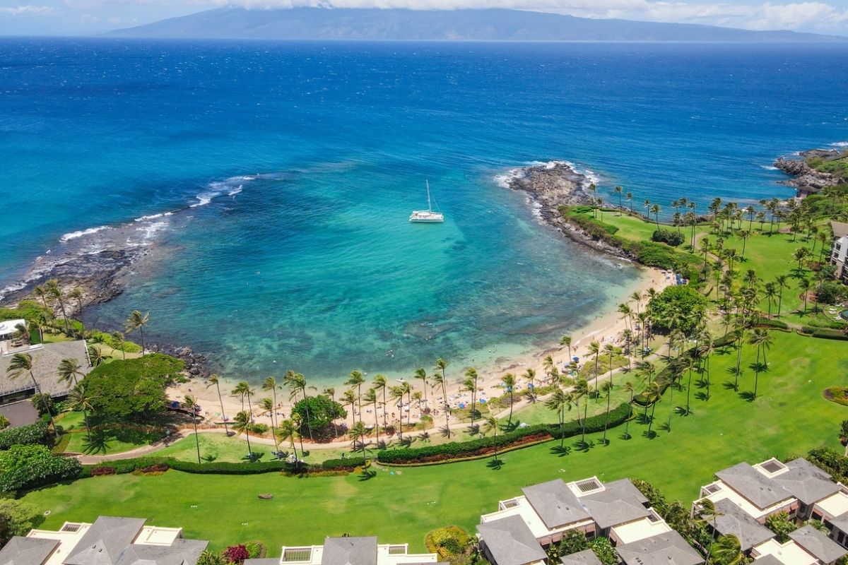 Maui, First Hawaiian Island Started Requiring Boosters Shots For Indoor Venues