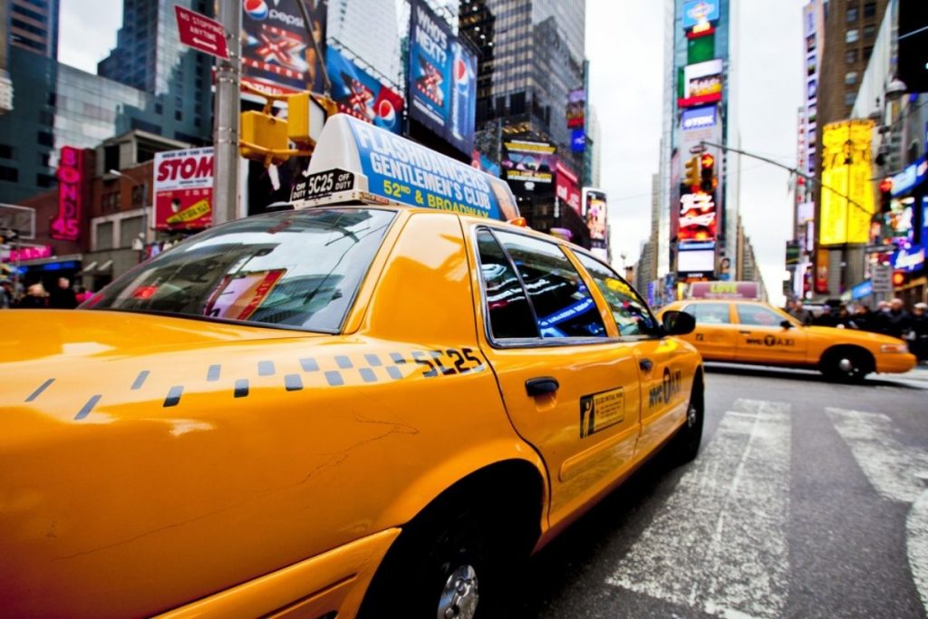 Az Uber és az ikonikus NYC-i sárga taxik egyesítik erőiket a sofőrhiánnyal szemben