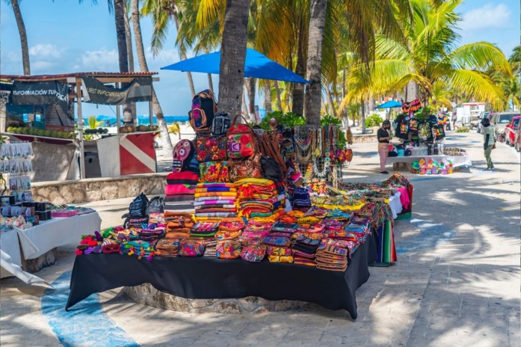 souvenir shops on cancun beach