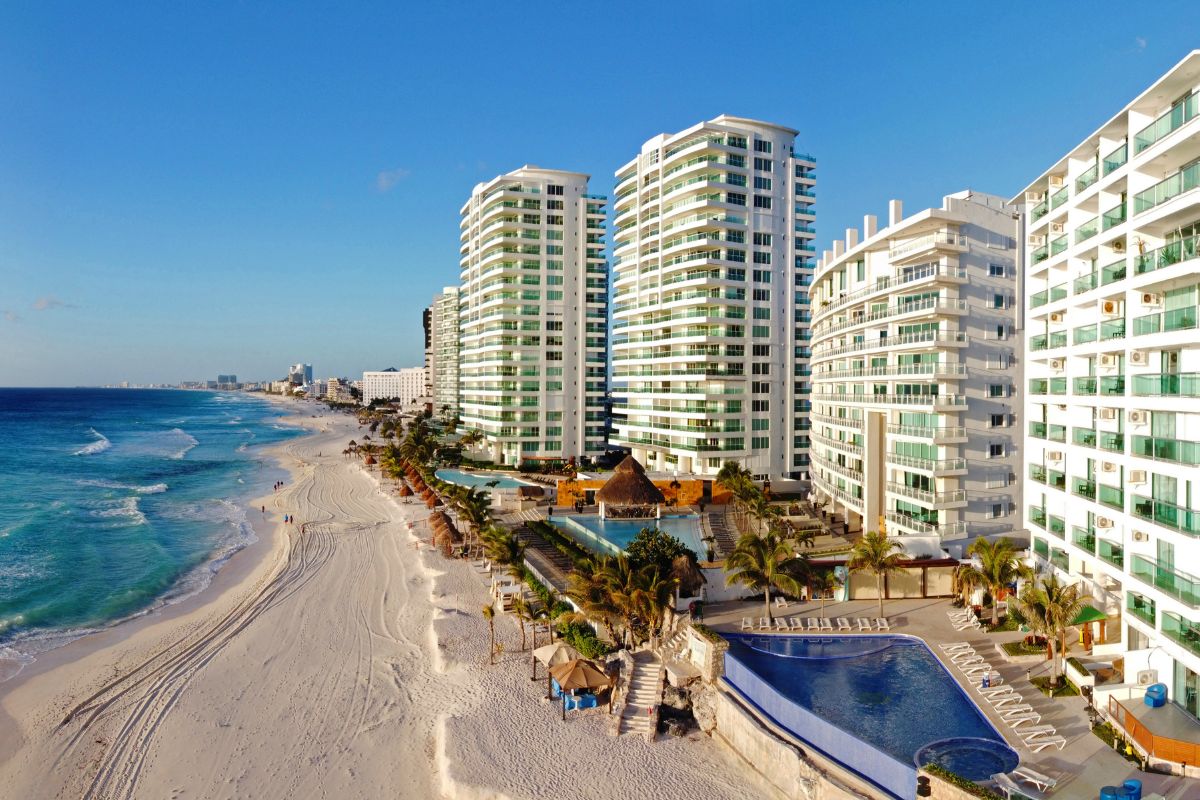 Hotels In Cancun Are Full Of Americans Despite The Travel Warnings
