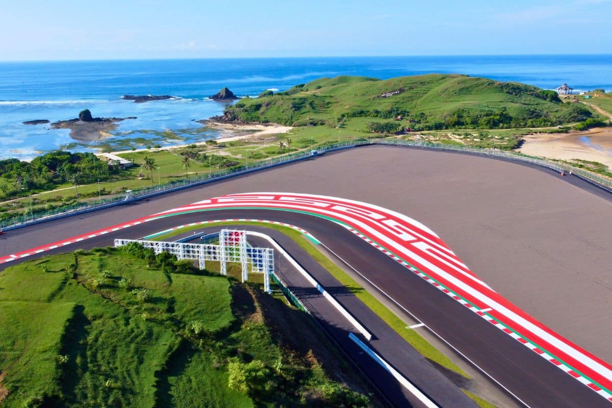 Pulau tetangga Bali memimpin dalam mempromosikan ‘Indonesia Luar Biasa’ dengan acara MotoGP