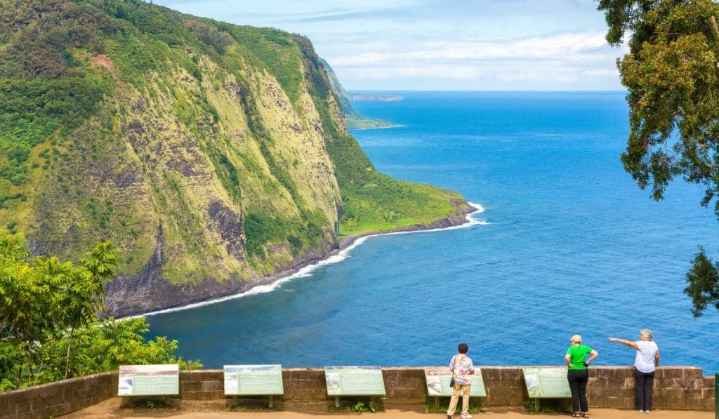 hawaii toursits